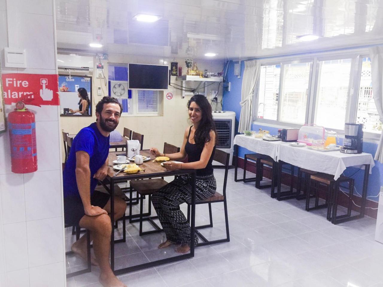 Htinn Yue Tann Hostel Rangoon Buitenkant foto