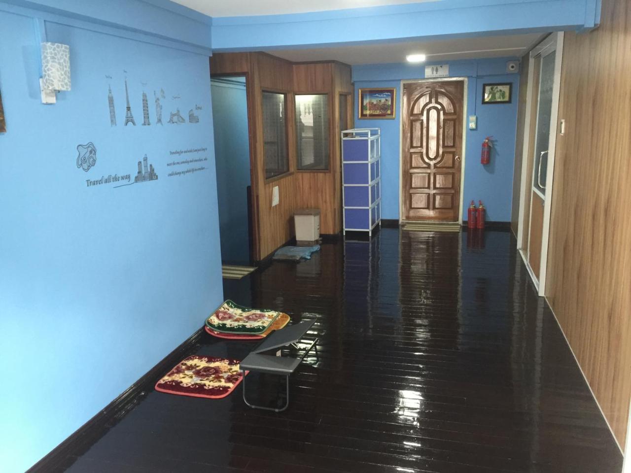Htinn Yue Tann Hostel Rangoon Buitenkant foto