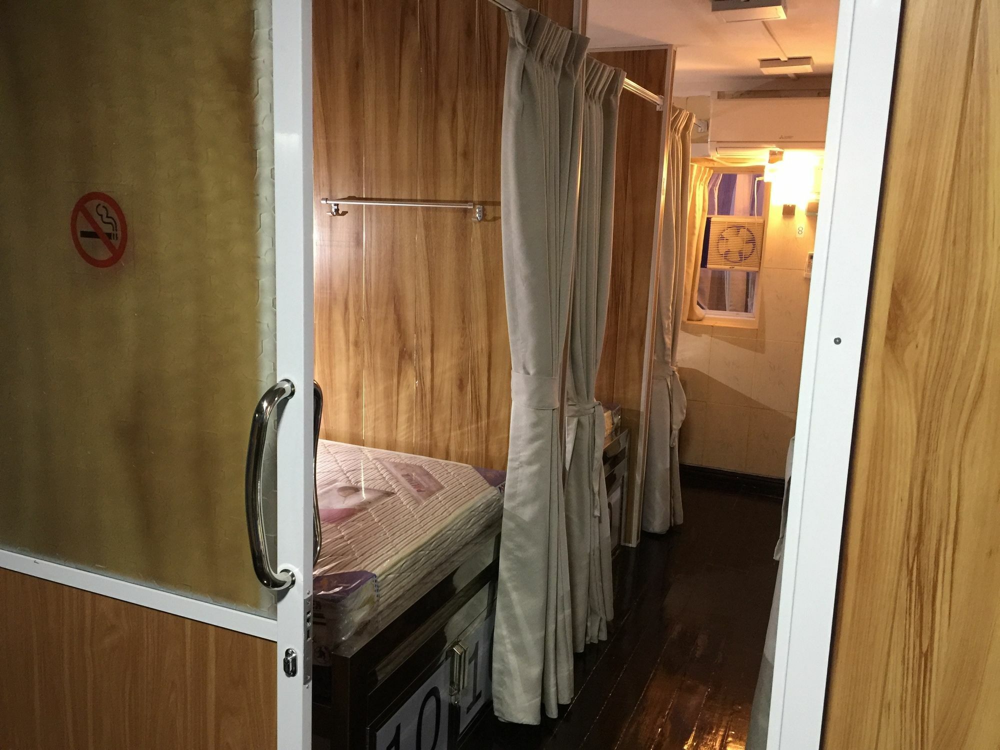 Htinn Yue Tann Hostel Rangoon Buitenkant foto